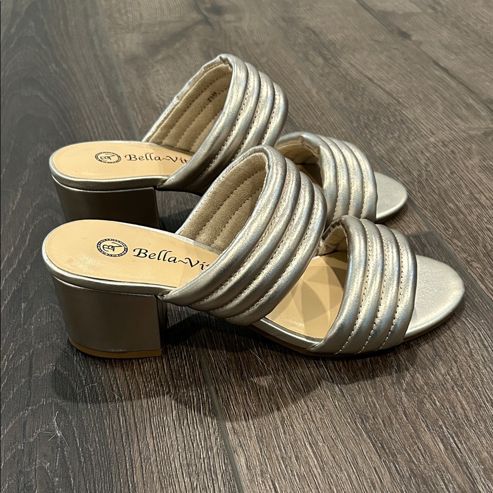 NWOT Bella Vita Sandals 7.5